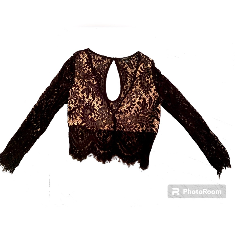 ShineStar black lace crop top . Built in shelf bra  keyhole back , low V neck M